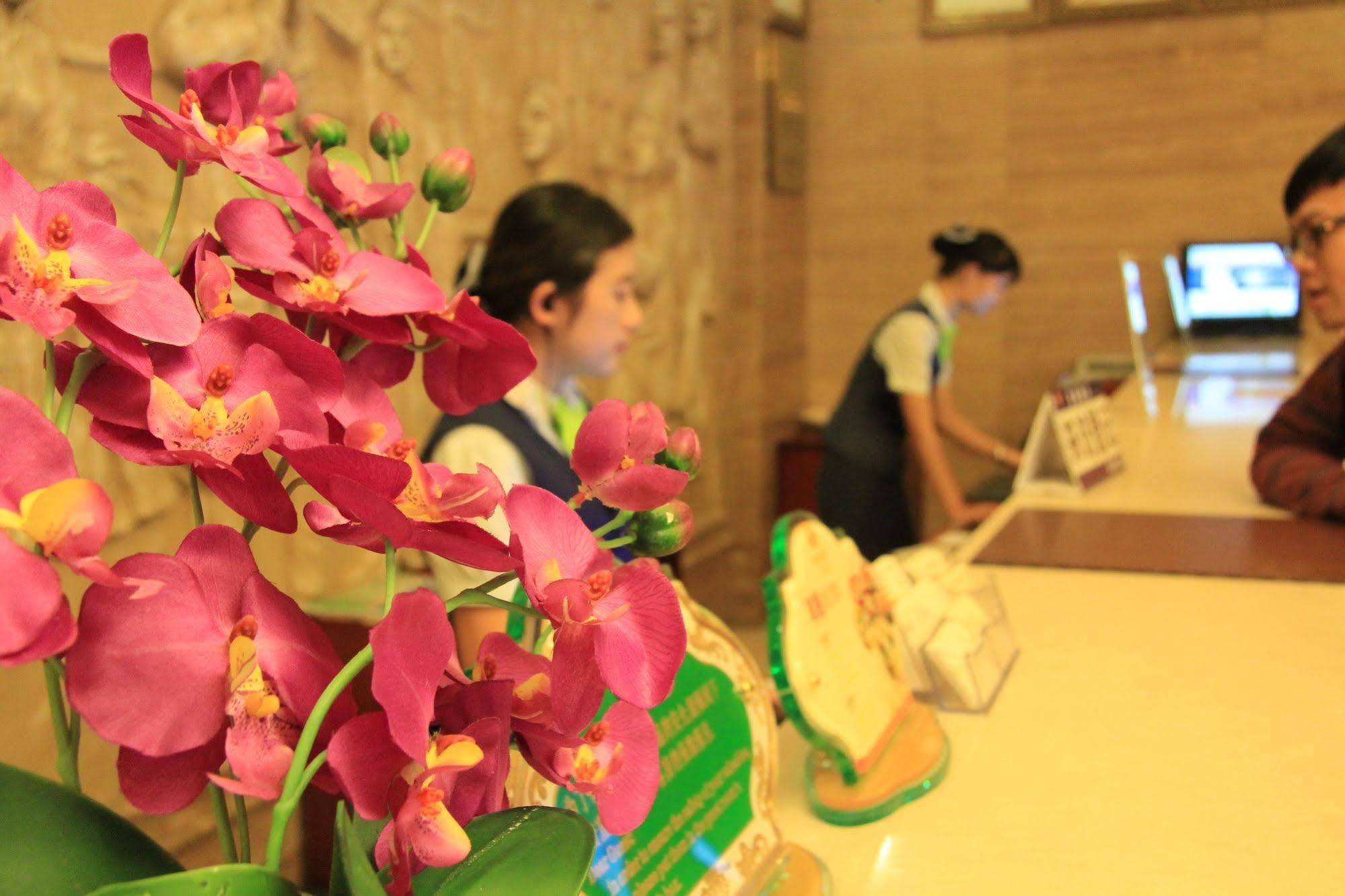 Vienna Hotel In Pinghu Square 深セン市 エクステリア 写真